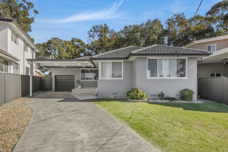 Modern Three Bedroom House with Great Location!!!