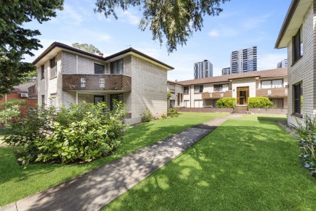 SLICK UPDATED SINGLE BED UNIT - OPEN TO VIEW SAT 11/04/2026 @ 9-9.30AM