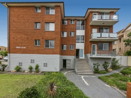 Maintained unit in heart of Merrylands