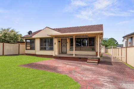 Neat 3 Bedroom Family Home, Fantastic Location!