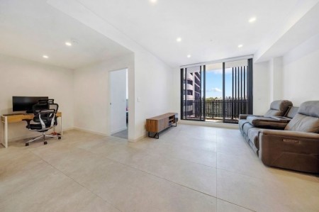 Modern One-Bedroom Apartment with Ducted Air-Conditioning and Gas Cook-Top!