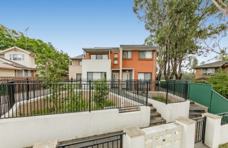 Beautiful Townhouse with Ducted Air Conditioning!