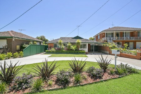 BEAUTIFULLY UPDATED SINGLE-LEVEL HOME