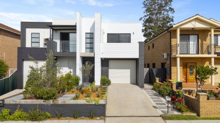 MODERN DUPLEX, LARGE PRIVATE YARD