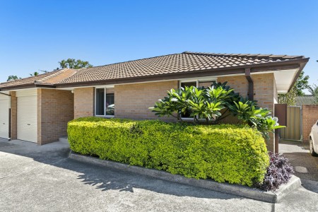 EXCEPTIONAL SINGLE-LEVEL BRICK VILLA