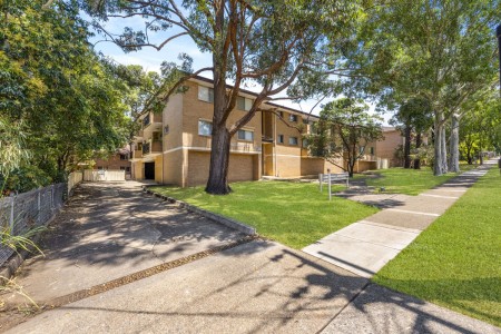 UPDATED 2-BEDROOM APARTMENT