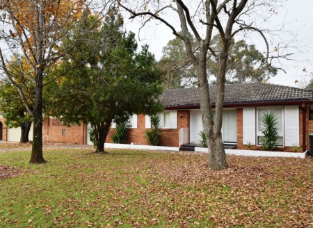 MODERN 3 BEDROOM HOME + BUILT INS TO ALL ROOMS + DUCTED AIR CONDITIONING + TIMBER FLOORS + MODERN KITCHEN & BATHROOM + SINGLE GARAGE