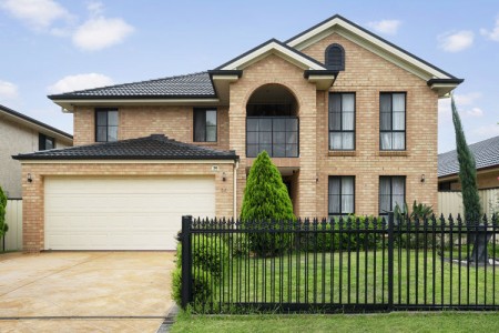 5 BEDROOM FAMILY HOME WITH STUDY