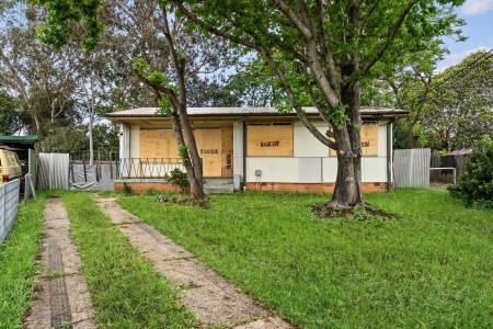 ORIGINAL HOME IN A CUL-DE-SAC WITH DEVELOPMENT POTENTIAL*