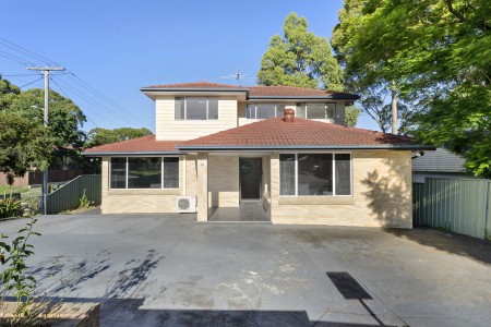 Grand Family Home in Crowned Locale