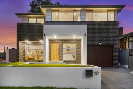 BRAND NEW SLEEK CONTEMPORARY RESIDENCE WITH STATE-OF-THE-ART INCLUSIONS