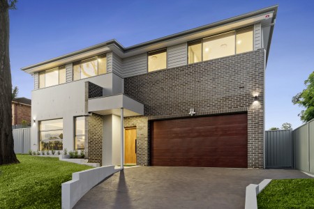 BRAND NEW SLEEK CONTEMPORARY RESIDENCE WITH STATE-OF-THE-ART INCLUSIONS