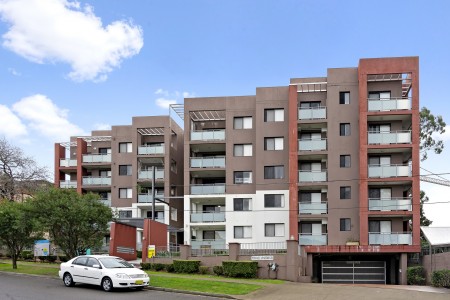 Oversized Apartment Walk To Station