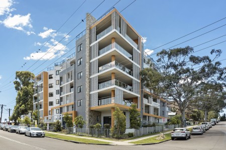 Modern Apartment In Sought-After Complex