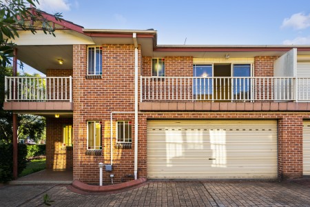 OVERSIZED TOWNHOUSE WITH DOUBLE GARAGE