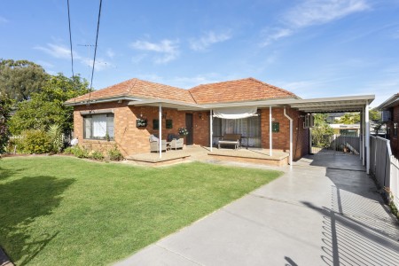 NORTH FACING BRICK HOME ON 923M2