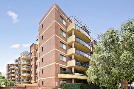 OVERSIZED APARTMENT IN CBD LOCALE