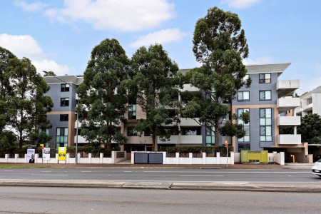 LARGE TOP FLOOR APARTMENT