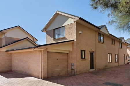 LARGE TOWNHOUSE IN CBD LOCALE