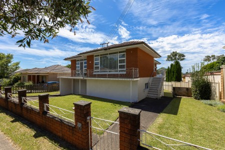 FULL BRICK HOME WITHIN WALKING DISTANCE TO CBD