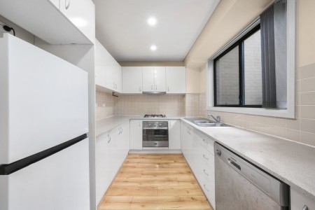 Stunning Street-Facing Townhouse