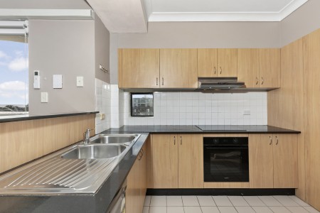Spacious Apartment Close To Public Transport
