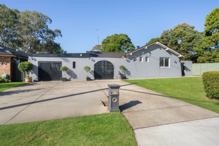 DUAL-INCOME OPPORTUNITY IN PRIME LOCATION