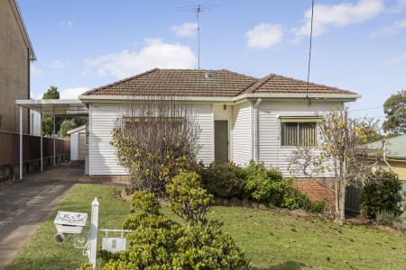 WALK TO STATION, FIRST TIME TO MARKET