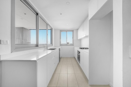 Light Filled Modern 2 Bedroom Unit