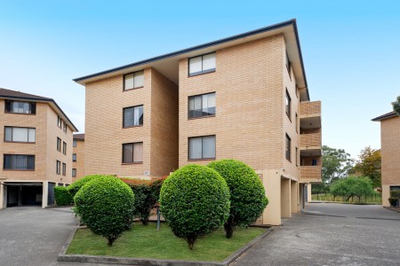 Renovated 2 Bedroom Unit In Security Complex