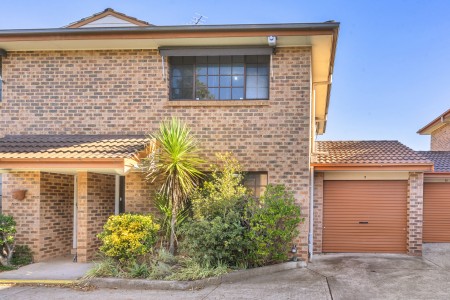Stylish Townhouse In Prime Location