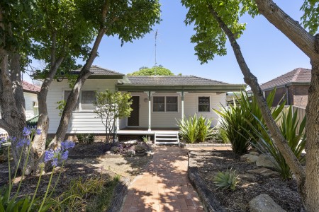 RENOVATED FAMILY HOME, WALK TO STATION