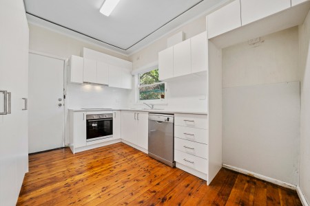 Brand New Kitchen and Walking Distance to Train Station