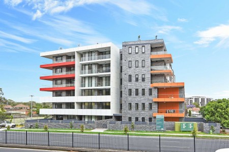 Near New Unit In Prime Location