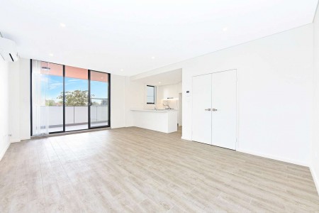 Near New Unit In Prime Location