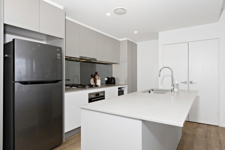 Spacious Modern Light Filled Unit