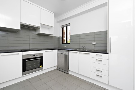 Freshly Painted 2 Bedroom Unit