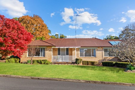 Family Home In Ideal Location With Swimming Pool