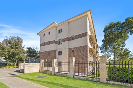 Bright Top Floor Unit