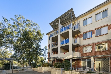 Spacious Unit In Great Location
