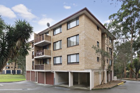 Sunlit Apartment in a Highly Convenient Setting