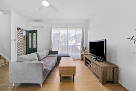 VACANT & READY TO MOVE IN | RENOVATED TOWNHOUSE | LOW STRATA | WALK TO BLACKTOWN CBD