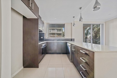 Modern 2 Bedroom Unit in Prime Location