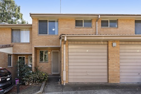 Well Presented Full-Brick Townhouse
