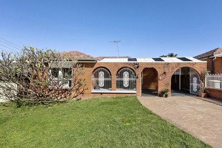 Versatile Family Home with Self-Contained Studio