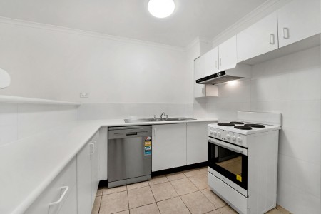 Freshly Painted 2 Bedroom Unit