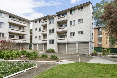 SOLD BY STARR PARTNERS PENRITH / GLENMORE PARK