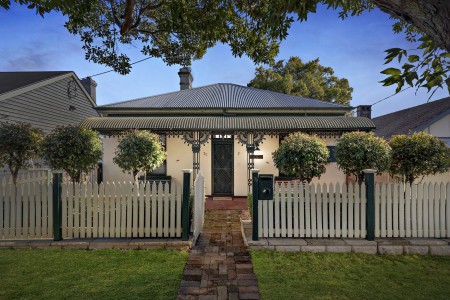 SOLD AT AUCTION BY NIGEL LOCK - STARR PARTNERS PENRITH & GLENMORE PARK