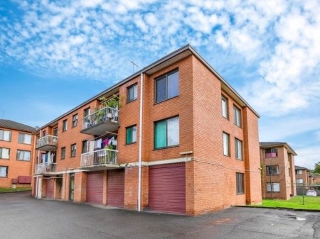 2 Bedroom Ground Floor Unit In A Great Location!!