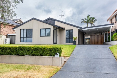 Amazing Modern Home In A Fantastic Location!!